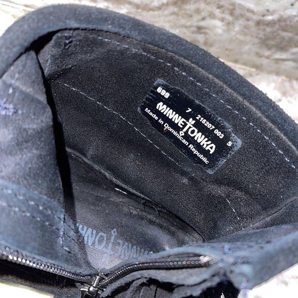 Minnetonka Double Fringe Side Zip Boot 7 - Picture 9 of 12